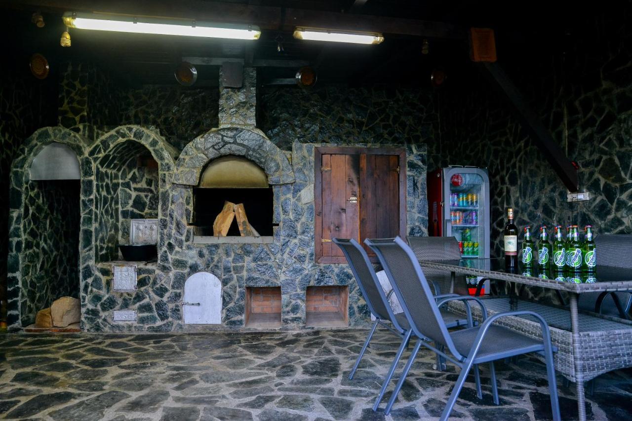 Casa Avram Villa Ramnicu Valcea Exterior photo